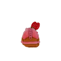 スリー ストロベリーズ オン ザ ショートケーキ ペンシルケース